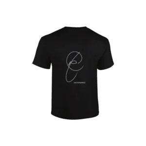 Espalda de la camiseta negra con la firma de Xavi Hernández
