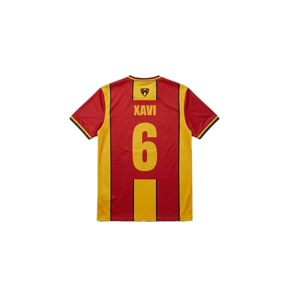 Espalda de la camiseta senyera retro con XAVI y el número 6