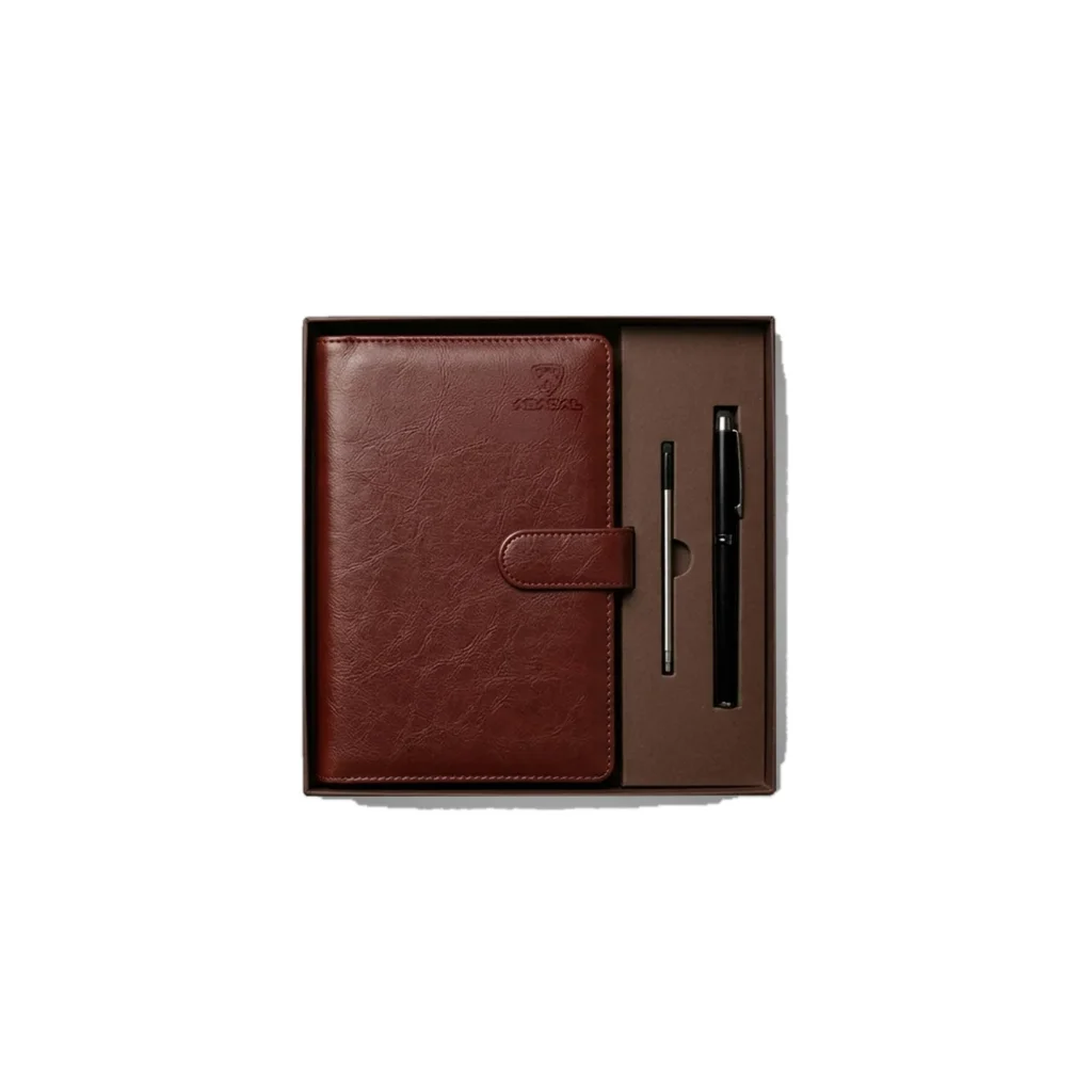 Set de libreta de piel sintética marrón y bolígrafo Abadal, abierto